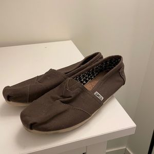 Olive Green Toms 💚